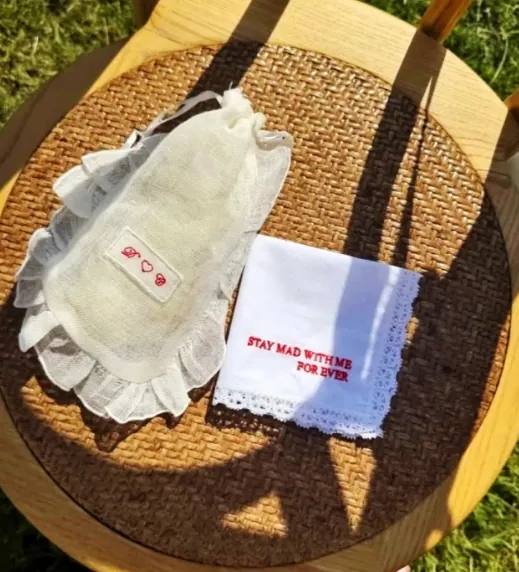 Embroidered wedding handkerchief and fan